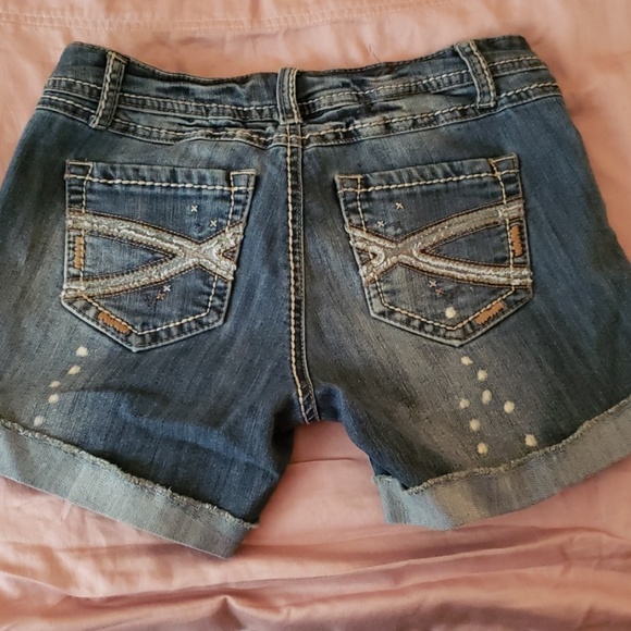 Shorts - Picture 3 of 3